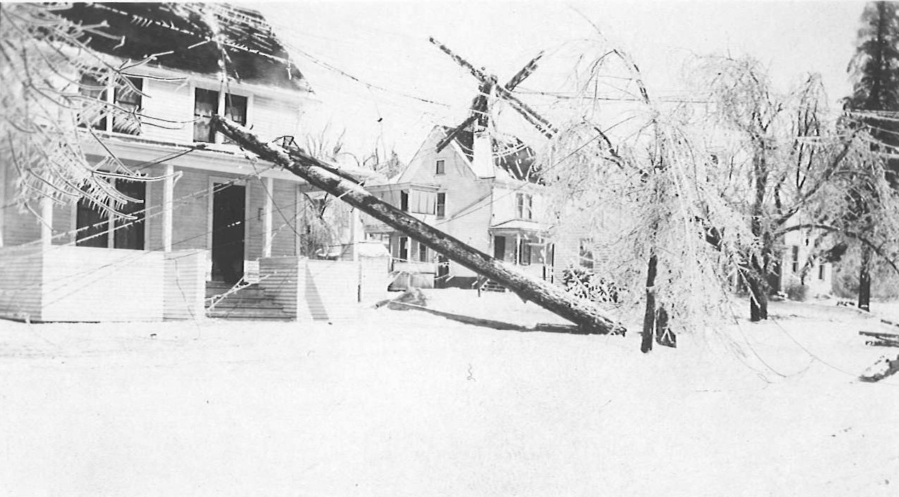Ice storm 1922 Anna Johnson's house Viroqua.jpg
